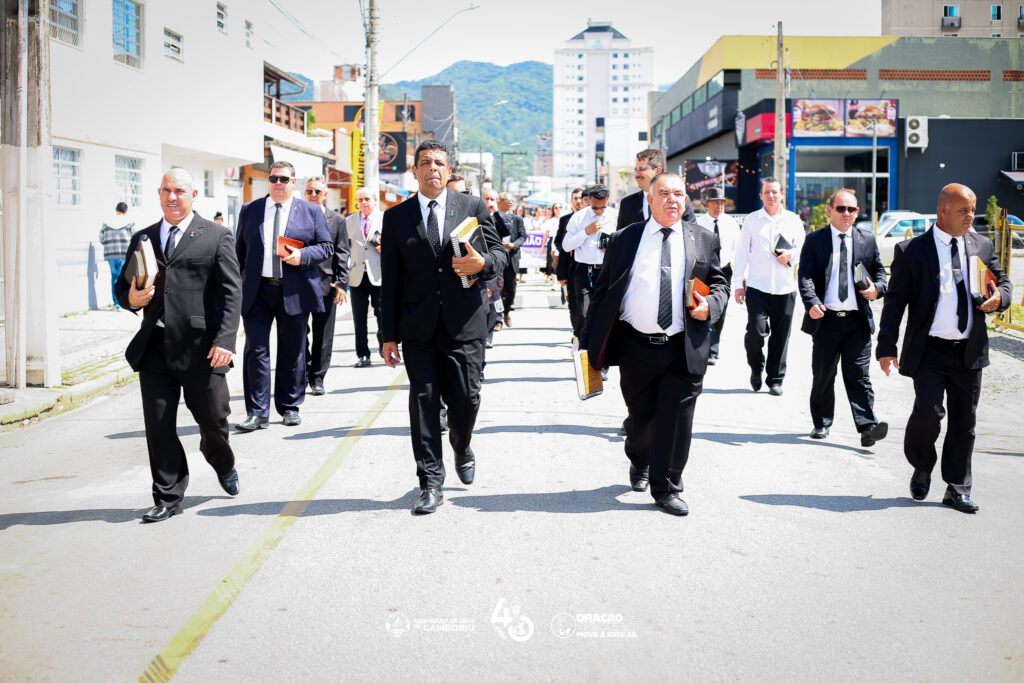 AD Camboriú realiza grande desfile em comemoração ao Dia da Bíblia