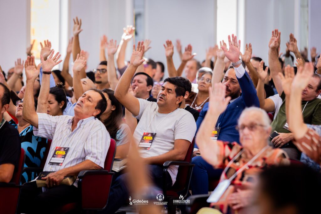 Templo cheio e vidas impactadas marcam a EBOL 2026 em Camboriú